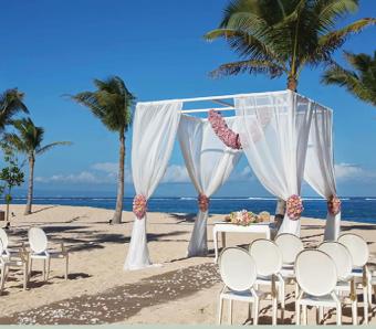 beach wedding mulia 