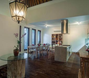 Villa Avalon III annex dining and bar area canggu