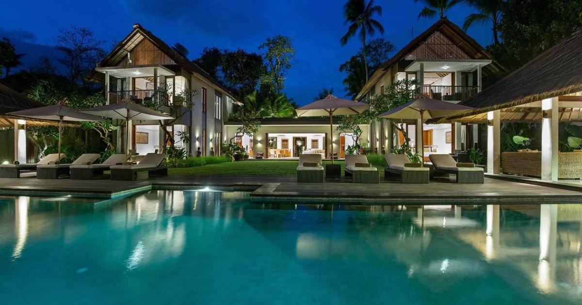 Seseh Beach Villa 1 The Villa at Night