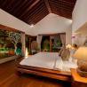 Villa Paloma master suite